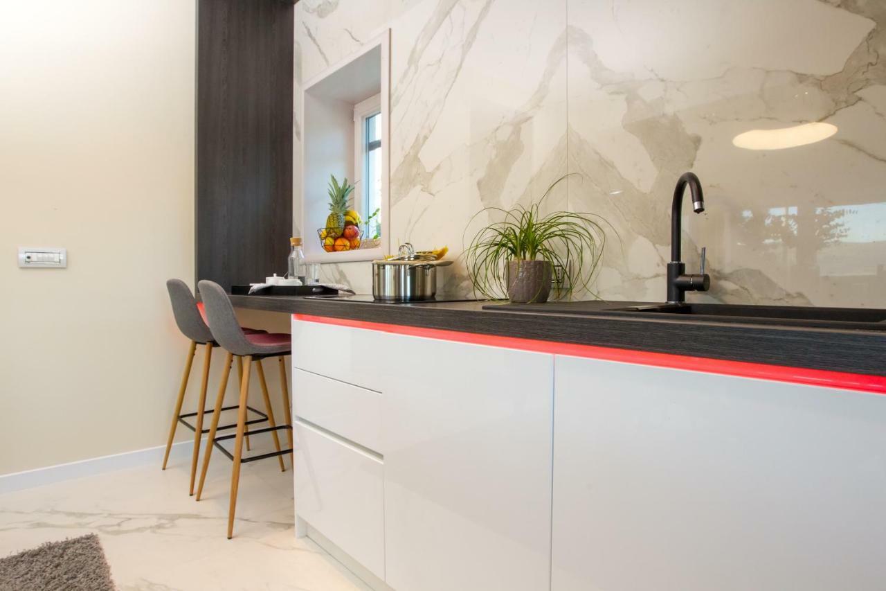 Apartmani Paklenica Noa Starigrad Paklenica Bagian luar foto