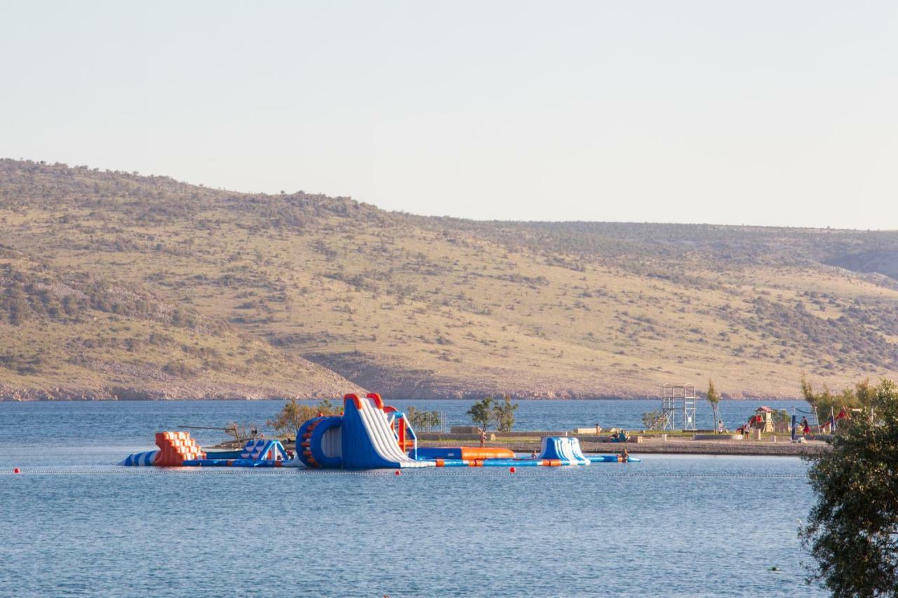 Apartmani Paklenica Noa Starigrad Paklenica Bagian luar foto